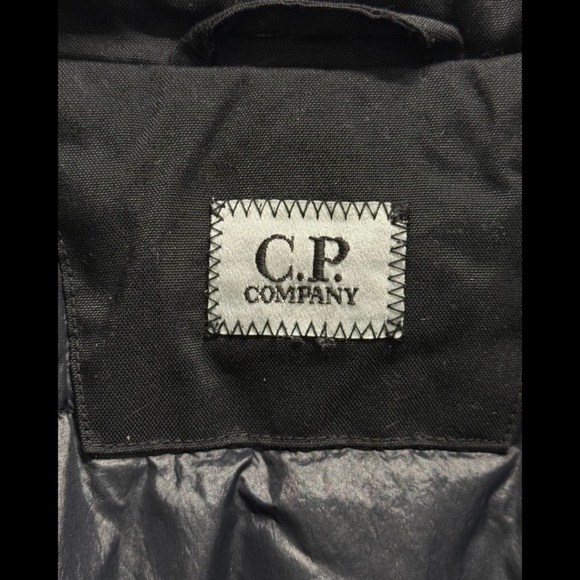 C.P. COMPANY BLACK NYLON PUFFER JACKET - Picture 10 of 15